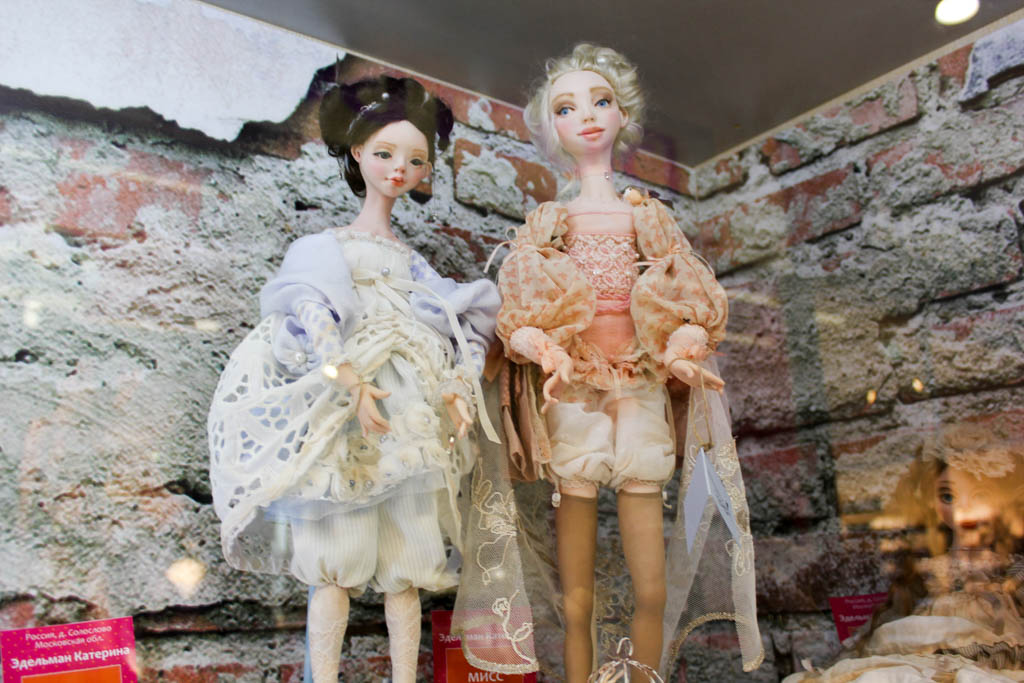Выставка кукол в Триумфе