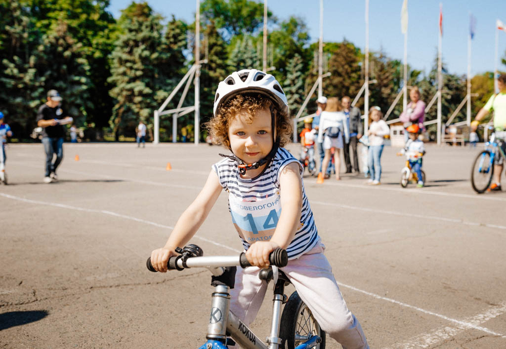 Детская велогонка на Театральной площади