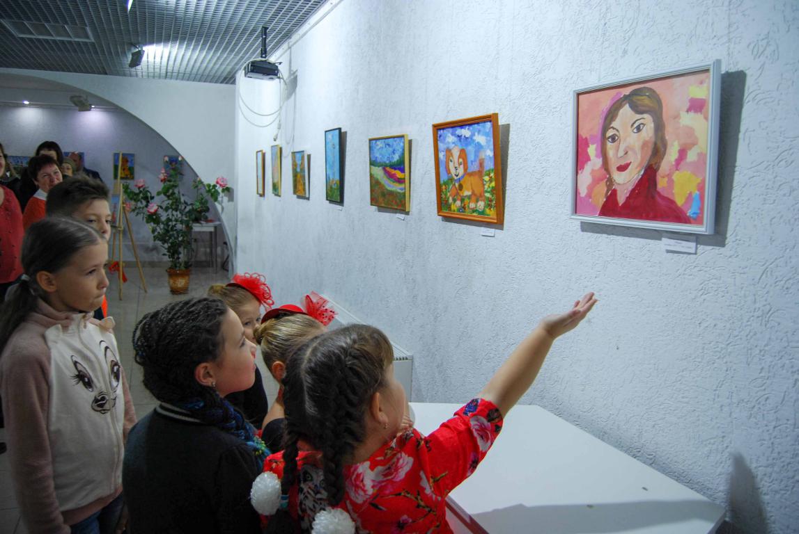 Выставка "Детство цвета радуги" в галерее Moreart