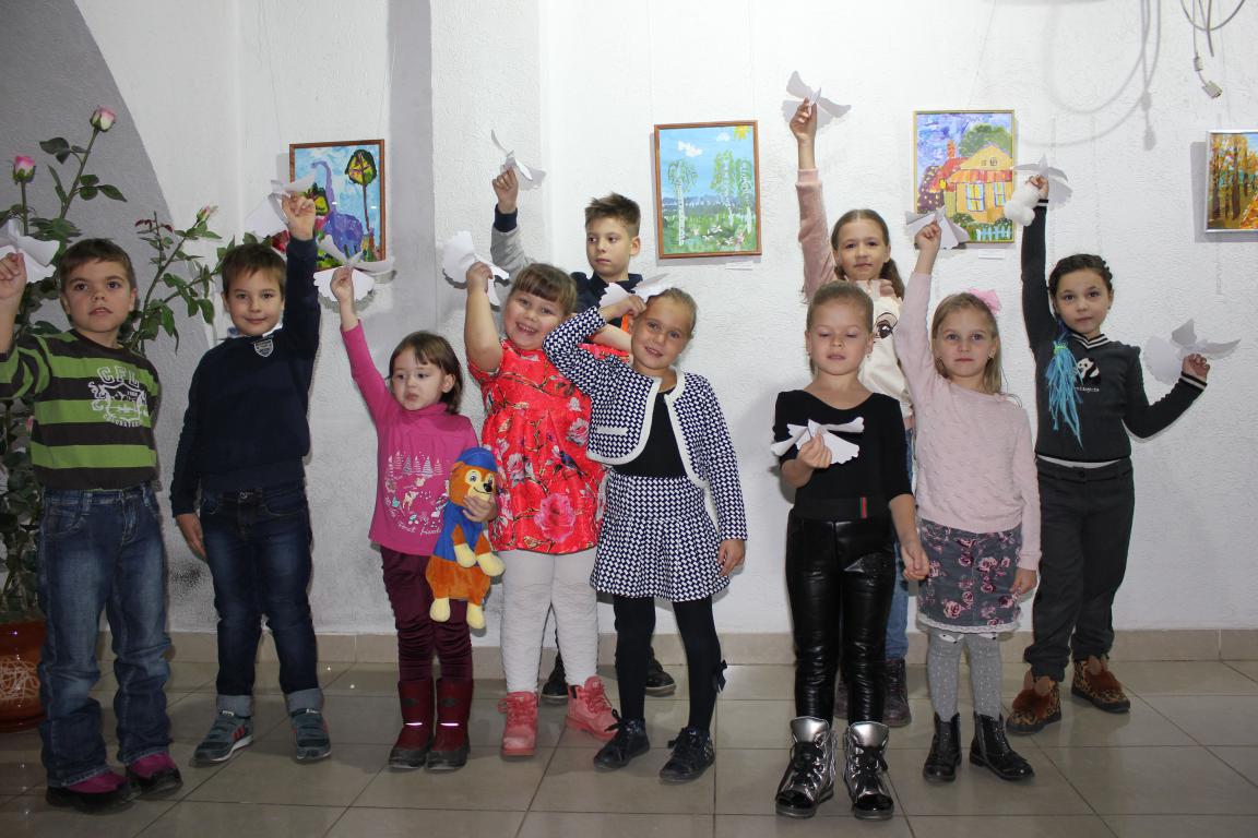 Выставка "Детство цвета радуги" в галерее Moreart